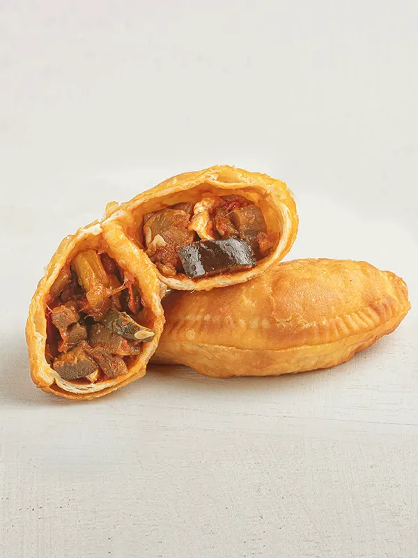 Empanadilla de verdura con rulo de cabra