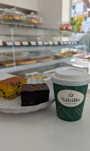 café con bizcocho