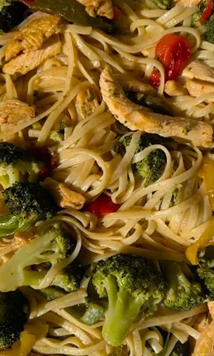 pasta con verduras y pollo